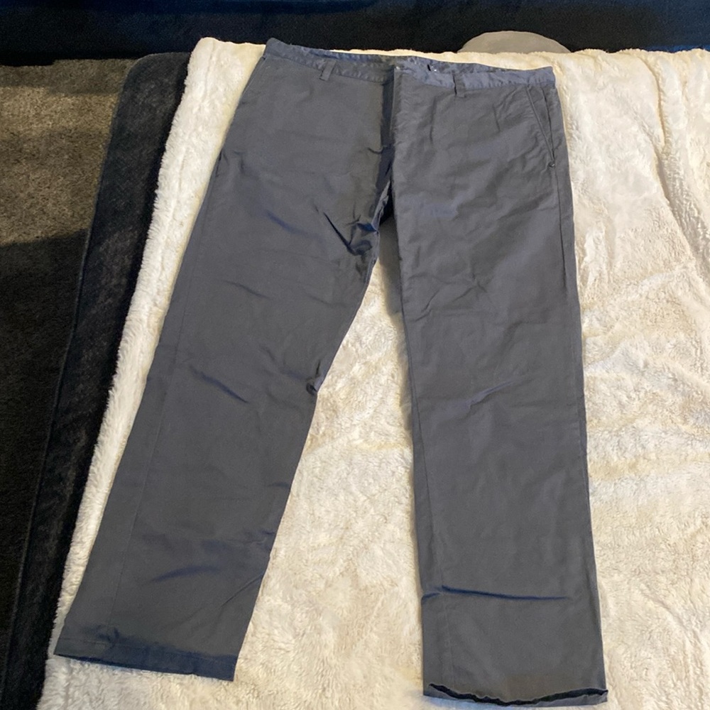 Men’s Vuori khaki style pants